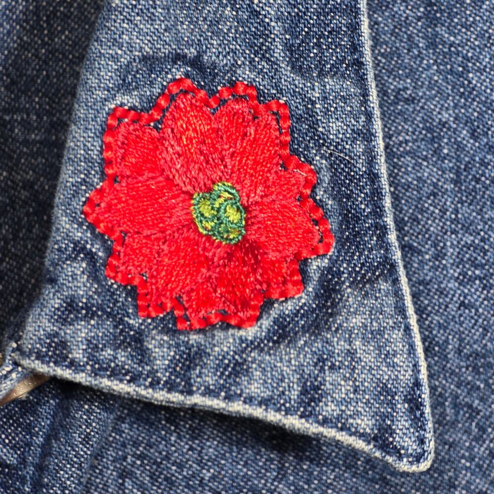 Westbound Womens Shirt Denim Top Red Flowers Embroidery Holiday School Sz M - Picture 5 of 8